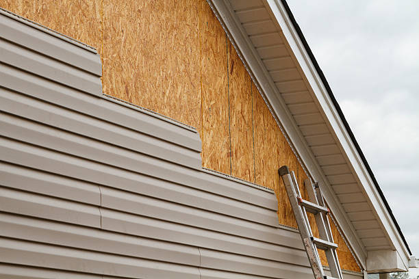 Professional Siding technician working in Bethel, OH